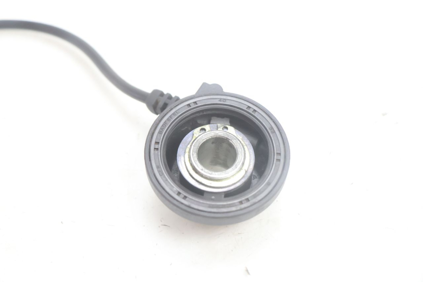 photo de ENTRATORE CONTACHILOMETRI YAMAHA XMAX X-MAX 125 (2006 - 2009) - Altra angolazione