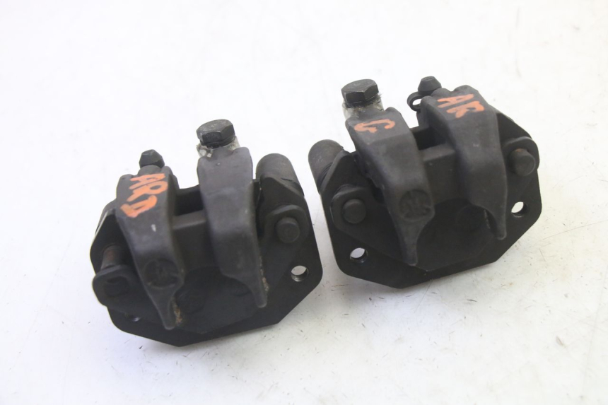 photo de PINZA FRENO POSTERIORE QUADRO 4 4D 350 (2015 - 2018) - Primo piano tecnico