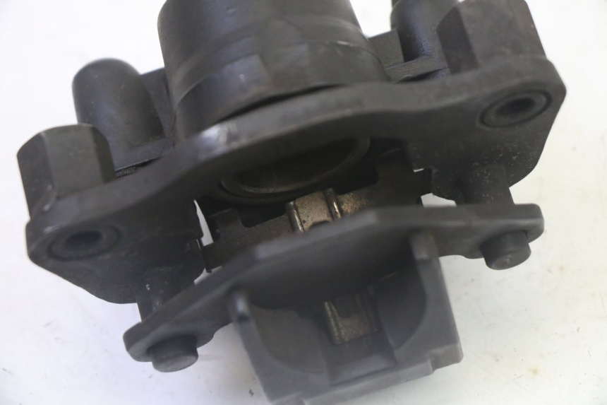 photo de PINZA FRENO POSTERIORE PEUGEOT CITYSTAR 50 (2013 - 2017) - Dettagli dei punti di fissaggio