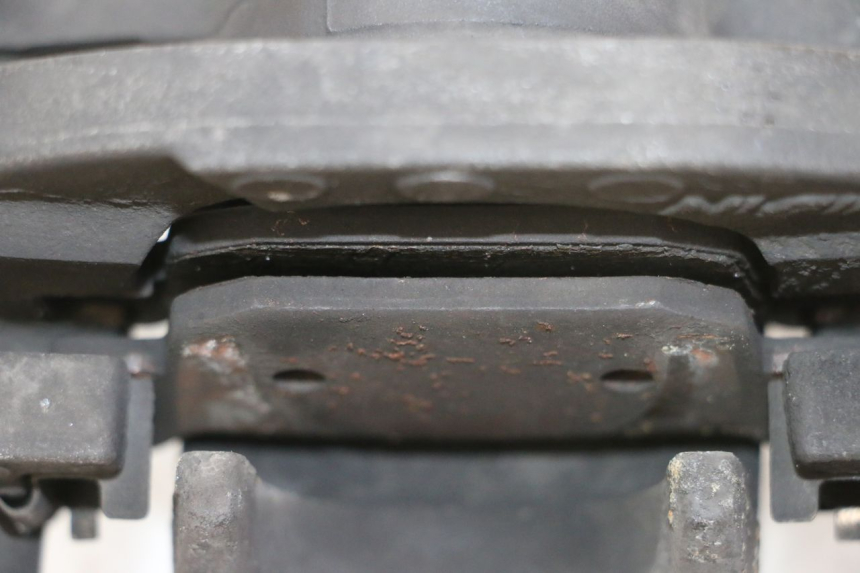 photo de PINZA FRENO POSTERIORE HONDA FES S-WING SWING ABS 125 (2007 - 2015) - Primo piano tecnico