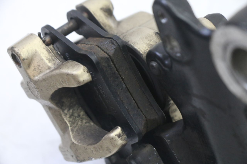 photo de PINZA FRENO POSTERIORE BMW G310 R 310 (2016 - 2020) - Stato della superficie e materiale