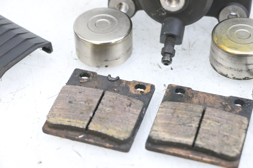 photo de PINZA FRENO POSTERIORE SUZUKI GSF N BANDIT 600 (1996 - 1999) - Dettagli dei punti di fissaggio