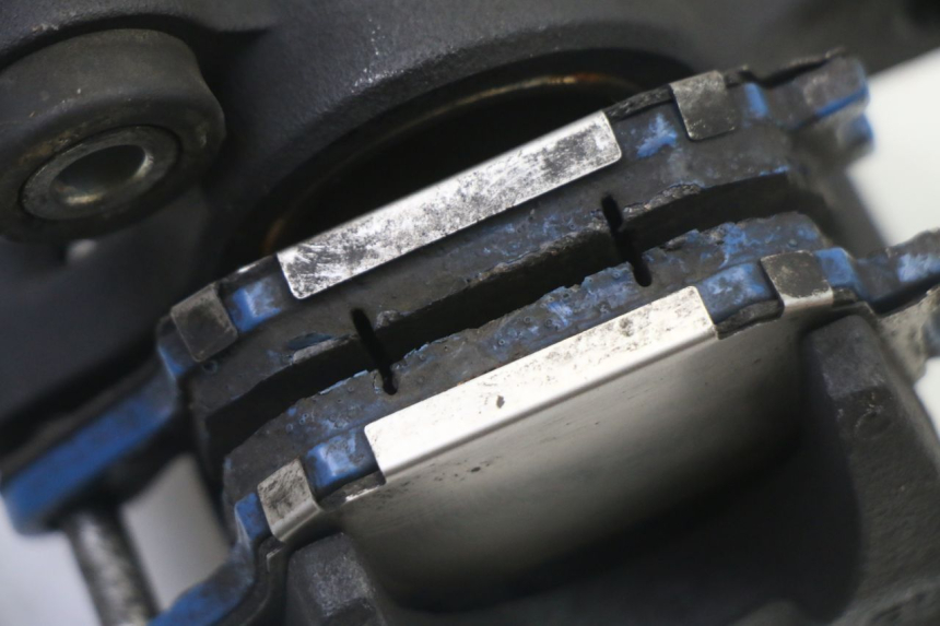 photo de PINZA FRENO POSTERIORE SUZUKI GSR 750 (2011 - 2017) - Stato della superficie e materiale