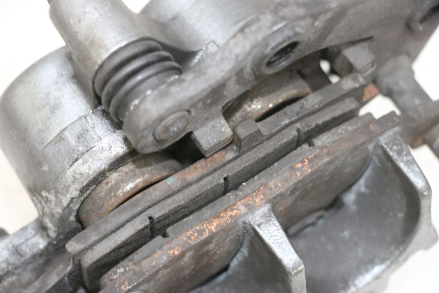 photo de PINZA FRENO POSTERIORE KAWASAKI ZR 7 750 (1999 - 2004) - Primo piano tecnico