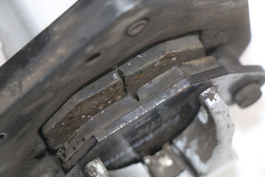 photo de PINZA FRENO ANTERIORE KYMCO AGILITY FR 2T 50 (2012 - 2017) - Dettagli dei punti di fissaggio