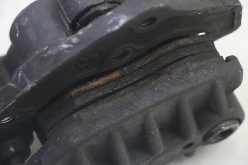 photo de PINZA FRENO ANTERIORE PEUGEOT ELYSEO 125 (1999 - 2004) - Dettagli dei punti di fissaggio