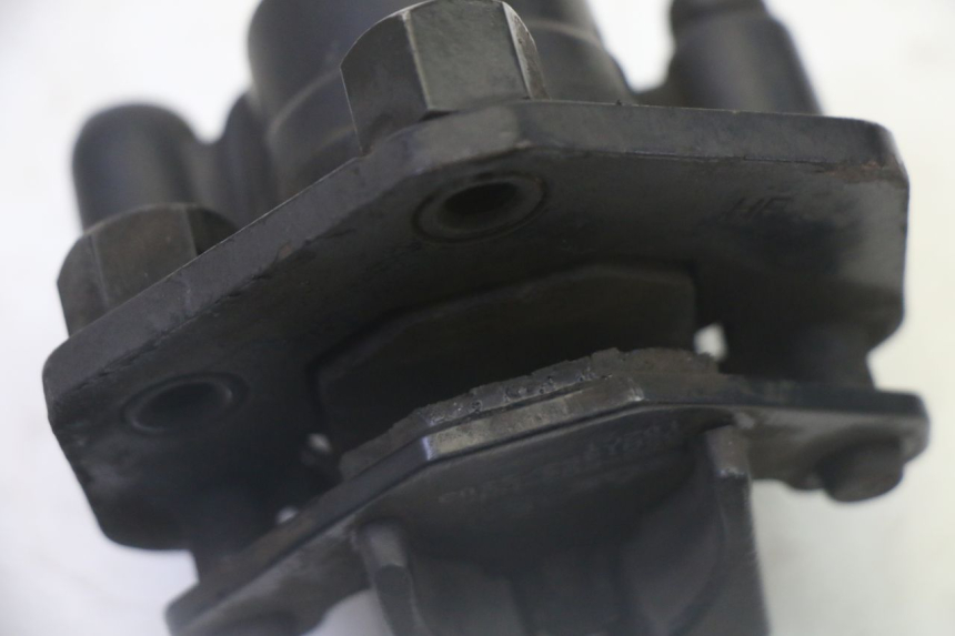 photo de PINZA FRENO ANTERIORE PEUGEOT ELYSTAR 50 (2002 - 2014) - Dettagli dei punti di fissaggio