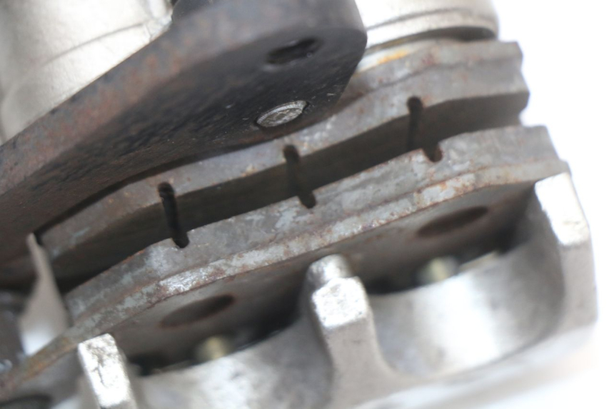 photo de PINZA FRENO ANTERIORE SYM FIDDLE 2 50 (2008 - 2013) - Dettagli dei punti di fissaggio