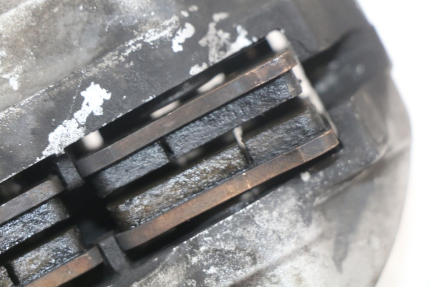 photo de Pinza freno anteriore YAMAHA FJR ABS 1300 (2006 - 2012) - Dettagli dei punti di fissaggio