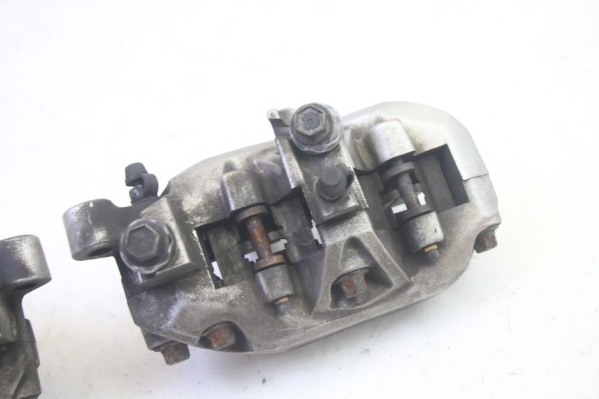 photo de Pinza freno anteriore YAMAHA FJR ABS 1300 (2006 - 2012) - Dettagli dei punti di fissaggio