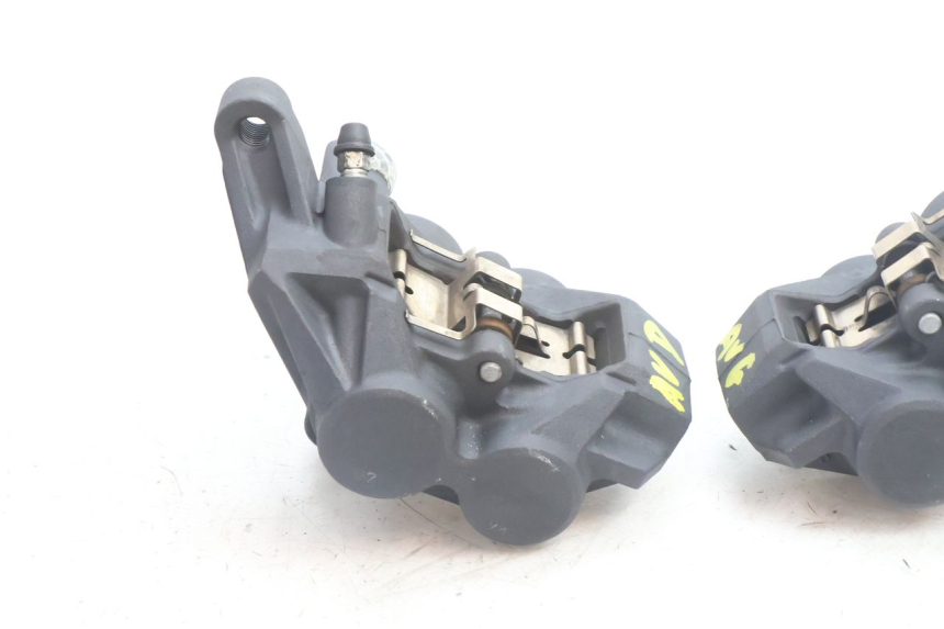 photo de Pinza freno anteriore YAMAHA FZ8 800 (2010 - 2016) - Stato della superficie e materiale