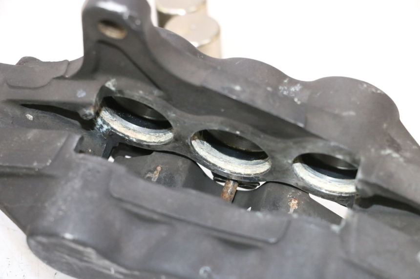 photo de PINZA FRENO ANTERIORE  SUZUKI GSF N BANDIT 1200 (2001 - 2005) - Stato della superficie e materiale