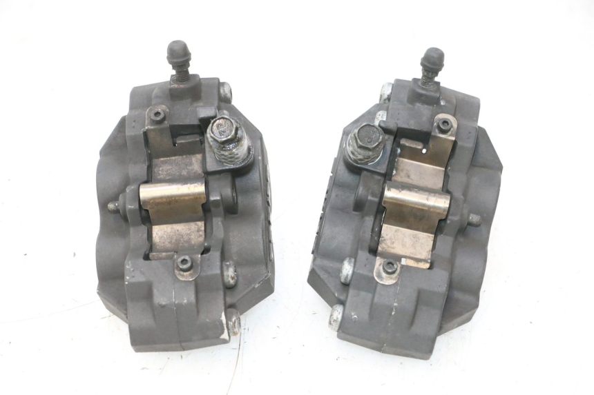 photo de PINZA FRENO ANTERIORE  SUZUKI GSR 600 (2005 - 2012) - Stato della superficie e materiale