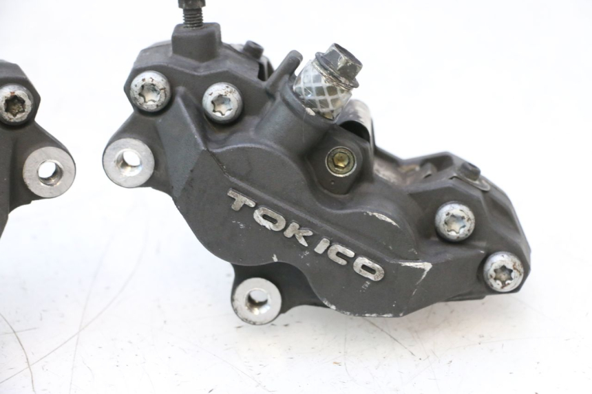 photo de PINZA FRENO ANTERIORE  SUZUKI GSR 600 (2005 - 2012) - Marcature e riferimenti originali