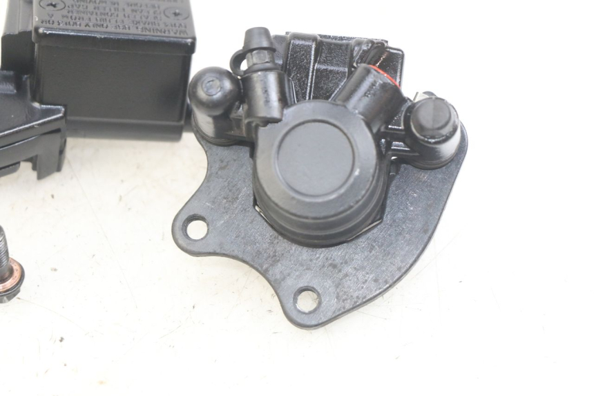 photo de PINZA FRENO ANTERIORE PEUGEOT KISBEE 4T 50 (2018 - 2022) - Dettagli dei punti di fissaggio