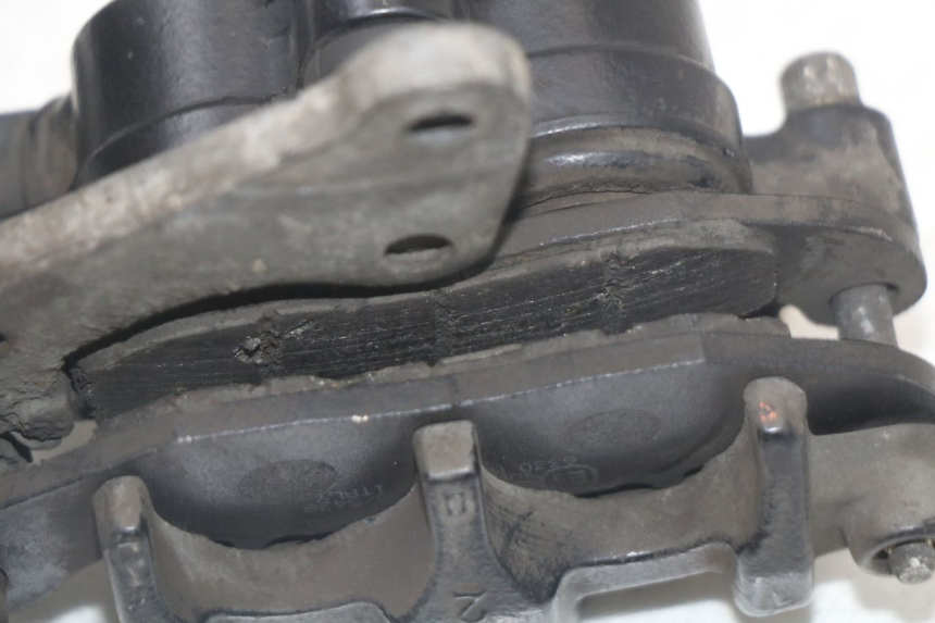 photo de PINZA FRENO ANTERIORE  PIAGGIO LIBERTY IGET 4T 50 (2021 - 2025) - Dettagli dei punti di fissaggio