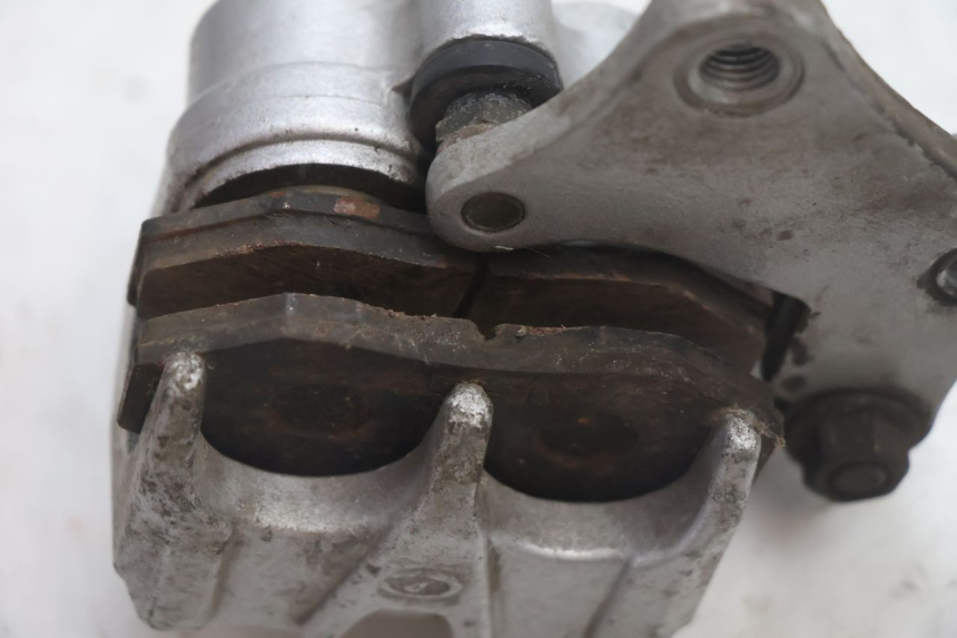 photo de PINZA FRENO ANTERIORE  YIYING RETRO 125 (2008 - 2018) - Dettagli dei punti di fissaggio