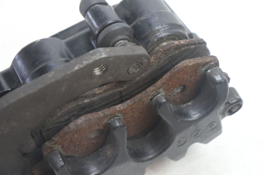 photo de PINZA FRENO ANTERIORE  PEUGEOT SATELIS 125 (2013 - 2018) - Dettagli dei punti di fissaggio
