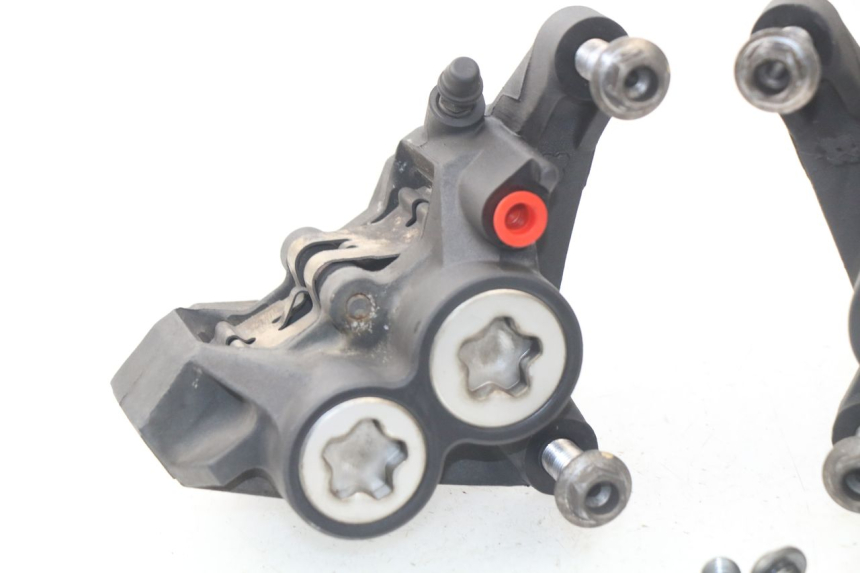 photo de PINZA FRENO ANTERIORE YAMAHA TDM ABS 900 (2002 - 2014) - Dettagli dei punti di fissaggio