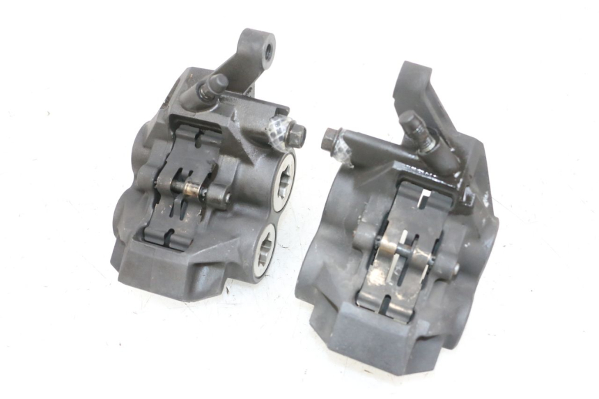 photo de PINZA FRENO ANTERIORE  YAMAHA TDM ABS 900 (2002 - 2014) - Dettagli dei punti di fissaggio