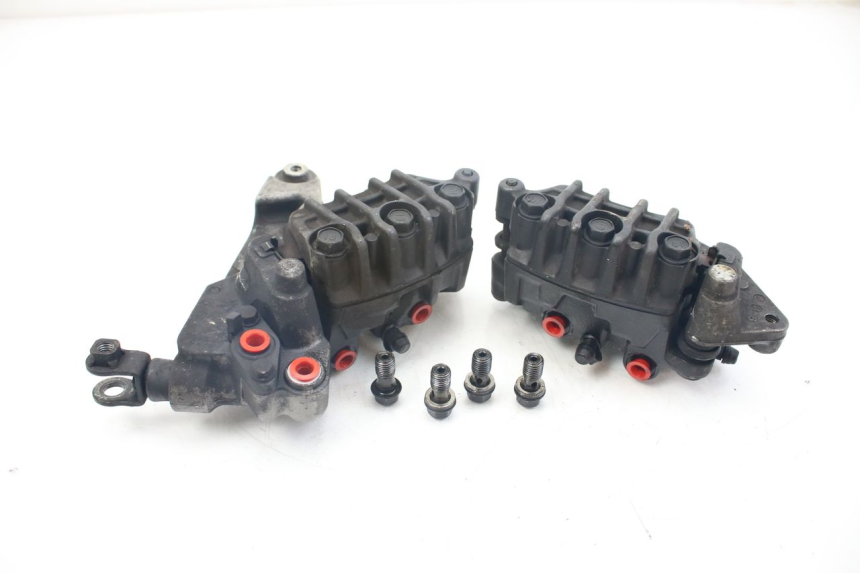 photo de PINZA FRENO ANTERIORE  HONDA VFR FI RC46 800 (1998 - 2001) - Primo piano tecnico