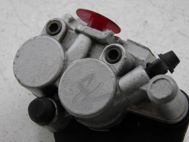 photo de Pinza freno anteriore YIYING YY 125 T-10 125 (2006 - 2012) - Altra angolazione