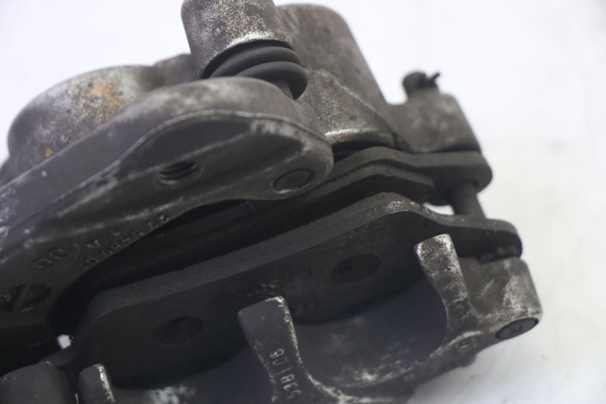 photo de Pinza freno anteriore YAMAHA YP MAJESTY 125 (2007 - 2010) - Dettagli dei punti di fissaggio