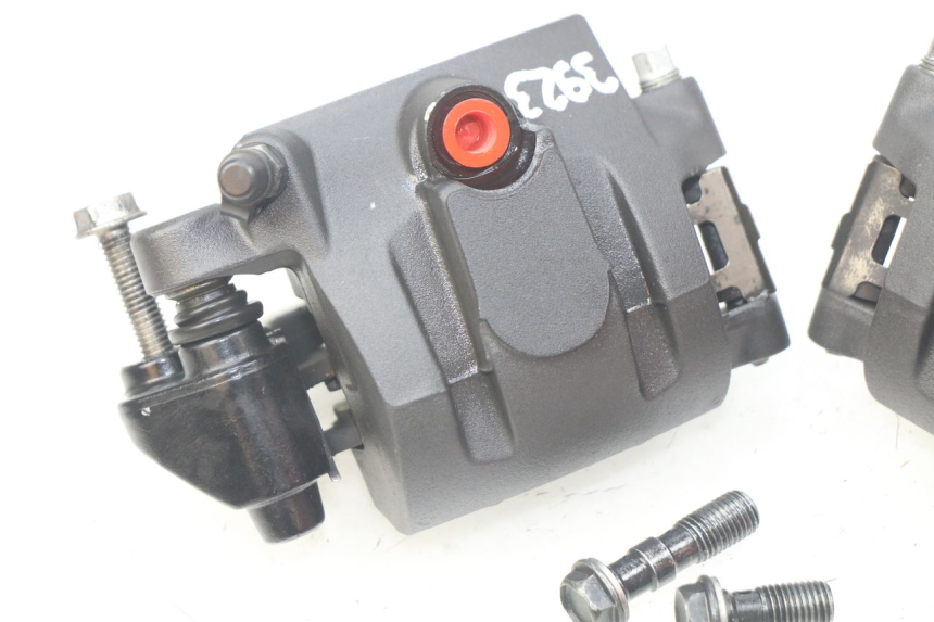 photo de PINZA FRENO ANTERIORE KAWASAKI Z 650 (2016 - 2019) - Primo piano tecnico