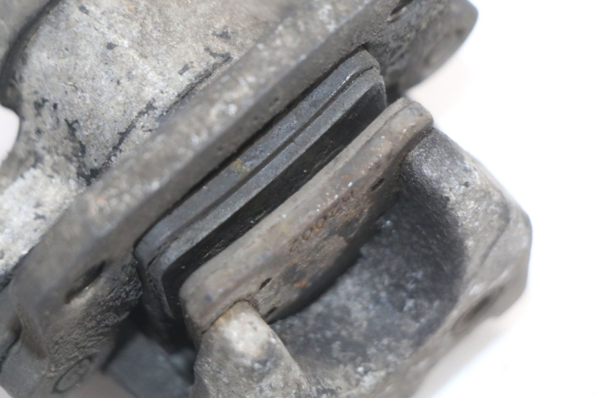 photo de PATTINO DI PARCHEGGIO PIAGGIO MP3 125 (2006 - 2014) - Dettagli dei punti di fissaggio