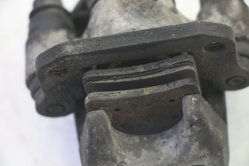 photo de PARKING DELLA PINZA PIAGGIO MP3 RL 250 (2006 - 2010) - Dettagli dei punti di fissaggio