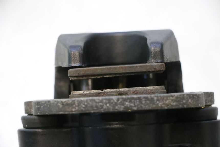 photo de PARCHEGGIO PINZA FRENO PIAGGIO MP3 500 (2011 - 2015) - Zoom sullo stato d'uso