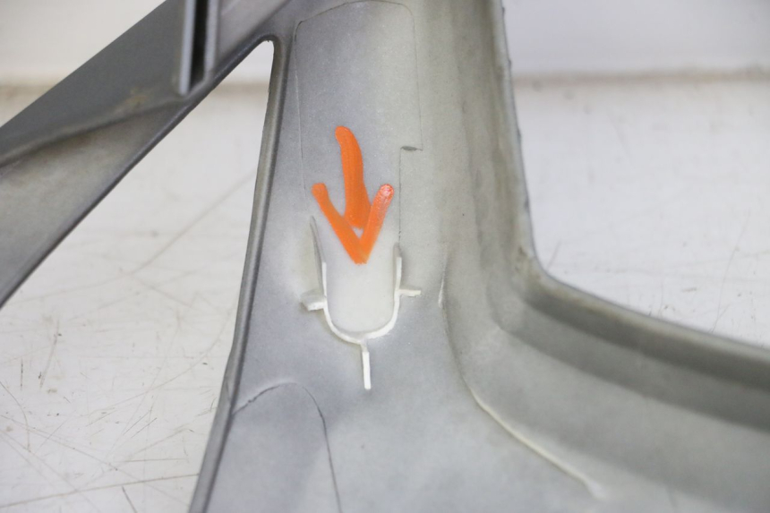 photo de SCUDO CARENA ANTERIORE MOTRON BREEZY 4T 50 (2021 - 2025) - Zoom sui componenti