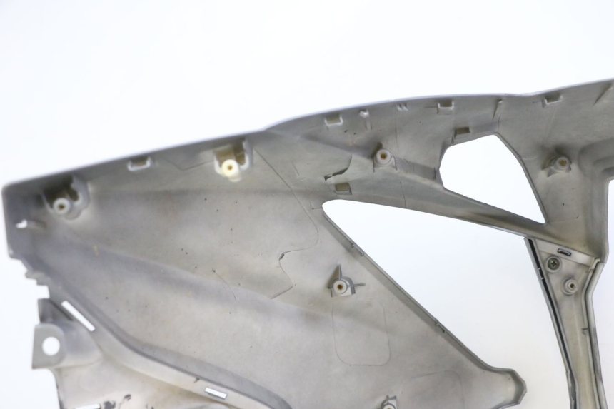 photo de SCUDO CARENA ANTERIORE MOTRON BREEZY 4T 50 (2021 - 2025) - Stato della superficie e materiale