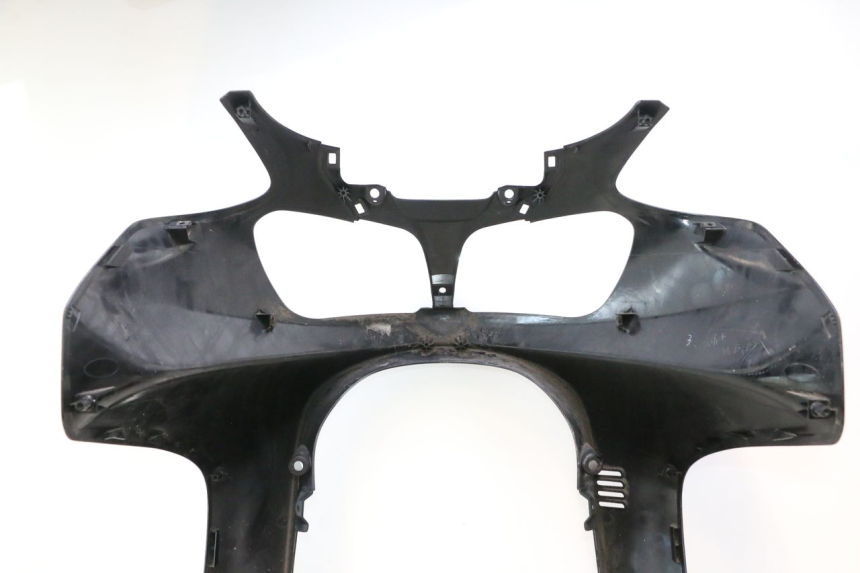 photo de SCUDO CARENA ANTERIORE SUZUKI BURGMAN EXECUTIVE ABS 650 (2006 - 2012) - Zoom sullo stato d'uso