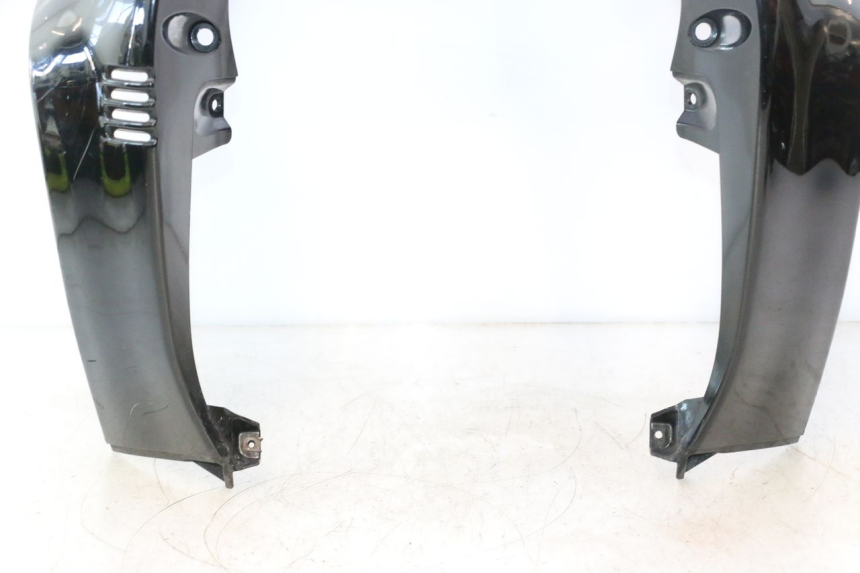 photo de SCUDO CARENA ANTERIORE SUZUKI BURGMAN EXECUTIVE ABS 650 (2006 - 2012) - Zoom sui componenti