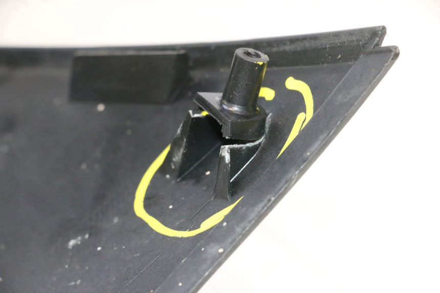 photo de SCUDO CARENA ANTERIORE SUZUKI BURGMAN EXECUTIVE ABS 650 (2006 - 2012) - Primo piano tecnico