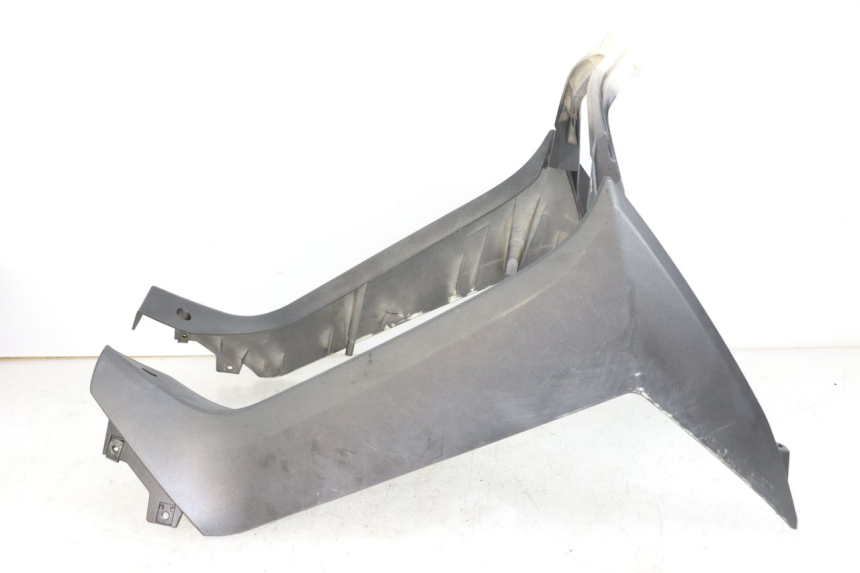 photo de SCUDO CARENA ANTERIORE JM MOTORS EVOLIS 4T 50 (2018 - 2022) - Caratteristiche distintive