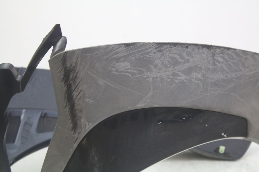 photo de SCUDO CARENA ANTERIORE PEUGEOT GEOPOLIS RS 125 (2007 - 2009) - Zoom sui componenti