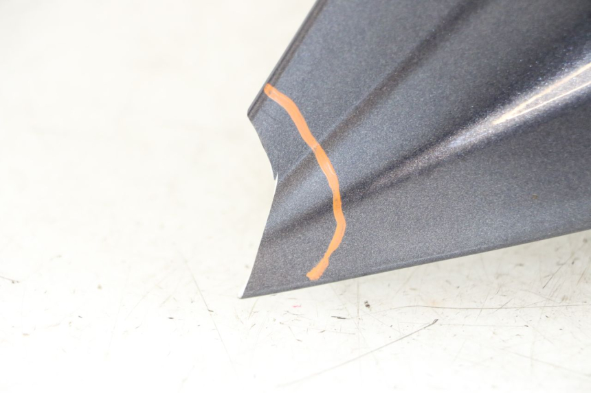 photo de SCUDO CARENA ANTERIORE KYMCO GRAND DINK 125 (2008 - 2014) - Stato della superficie e materiale