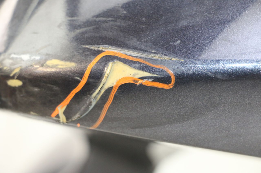 photo de SCUDO CARENA ANTERIORE KYMCO GRAND DINK 125 (2008 - 2014) - Marcature e riferimenti originali