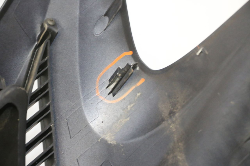 photo de SCUDO CARENA ANTERIORE KYMCO GRAND DINK 125 (2008 - 2014) - Primo piano tecnico