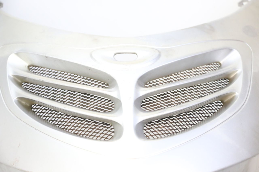 photo de SCUDO CARENA ANTERIORE KYMCO GRAND DINK 125 (2002 - 2007) - Dettagli dei punti di fissaggio