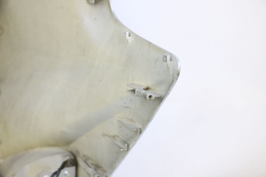 photo de SCUDO CARENA ANTERIORE KYMCO GRAND DINK 125 (2002 - 2007) - Dettagli dei punti di fissaggio