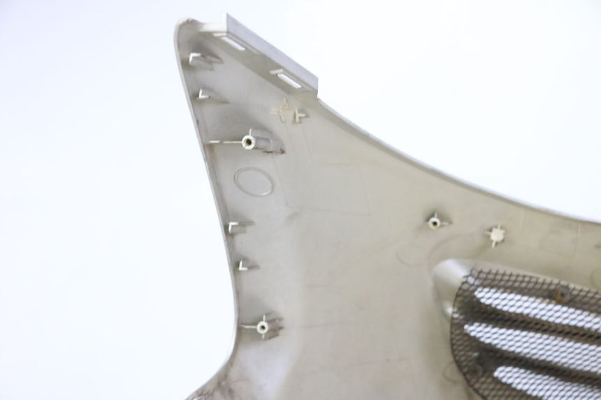 photo de SCUDO CARENA ANTERIORE KYMCO GRAND DINK 125 (2002 - 2007) - Marcature e riferimenti originali