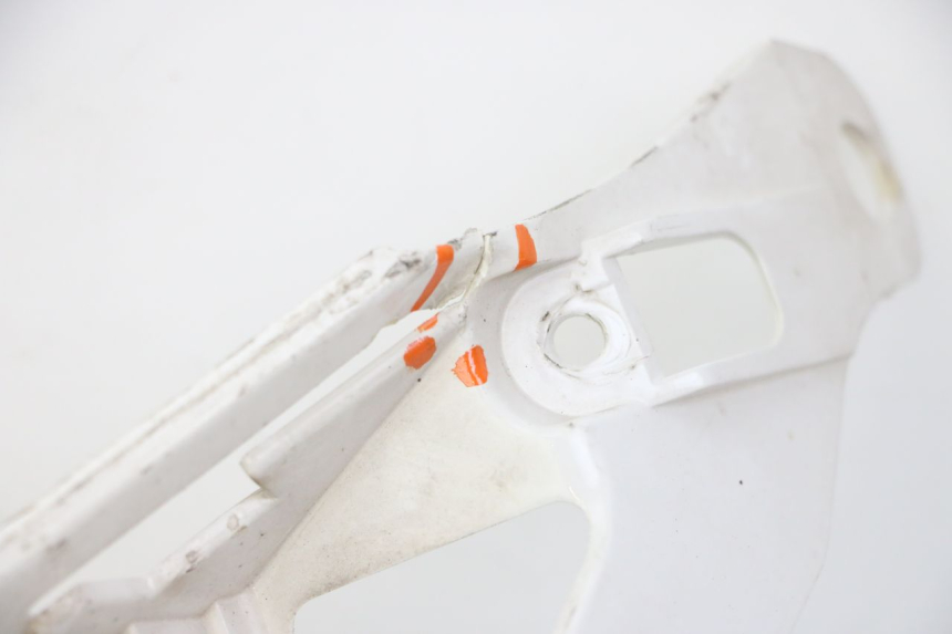 photo de PARAURTI ANTERIORE INFERIORE PEUGEOT CITYSTAR 50 (2013 - 2017) - Caratteristiche distintive