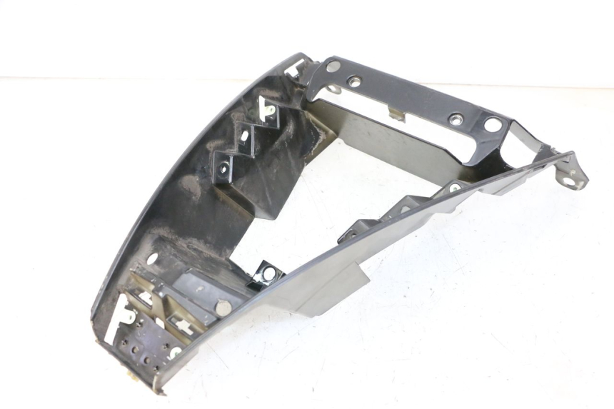 photo de PARAURTI ANTERIORE INFERIORE PEUGEOT CITYSTAR 50 (2013 - 2017) - Dettagli dei punti di fissaggio