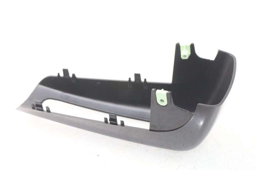 photo de CARENA ANTERIORE INFERIORE PEUGEOT METROPOLIS 400 (2017 - 2020) - Zoom sullo stato d'uso