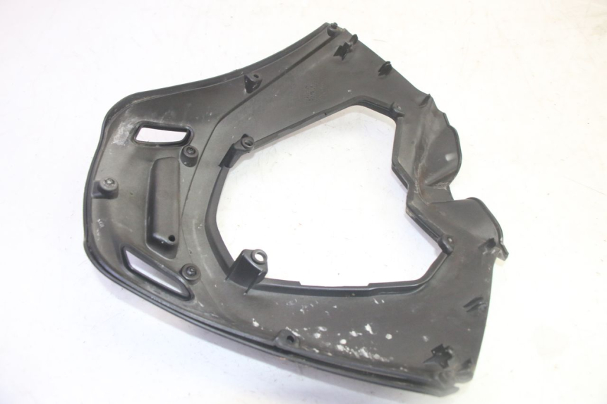 photo de CARENA ANTERIORE INFERIORE PIAGGIO MP3 HPE 350 (2018 - 2020) - Stato della superficie e materiale
