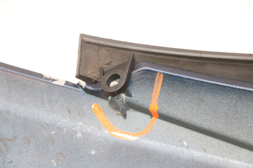 photo de CARENA ANTERIORE INFERIORE PIAGGIO MP3 RL 250 (2006 - 2010) - Caratteristiche distintive