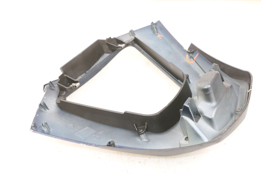 photo de CARENA ANTERIORE INFERIORE PIAGGIO MP3 RL 250 (2006 - 2010) - Dettagli dei punti di fissaggio